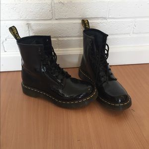Patent black Dr. Martens